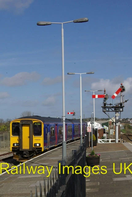RAILWAY PHOTO CLASS 150 DMU Arrival at St Erth c2009 £2.00 - PicClick UK