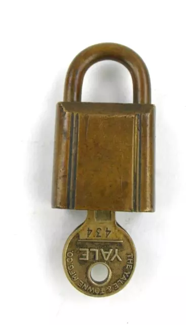 Vintage small Yale Made in U.S.A. Brass Padlock with Key, Working 2