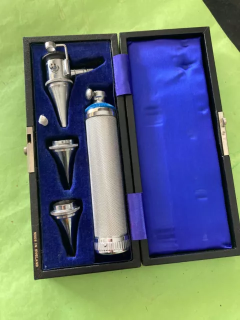 Otoscopio, Otoscope, Vintage Made in England, not tested.