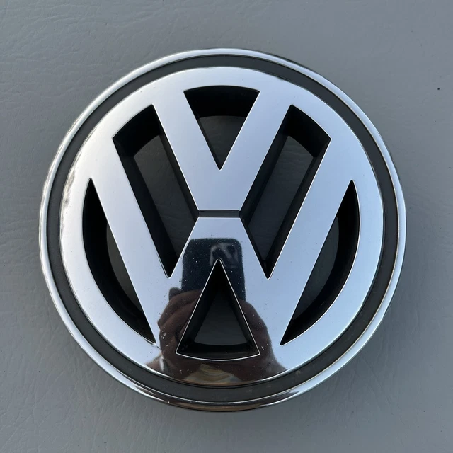 06-10 VW Volkswagen JETTA PASSAT  FRONT GRILLE EMBLEM BADGE 1K5 853 600 OEM LOGO