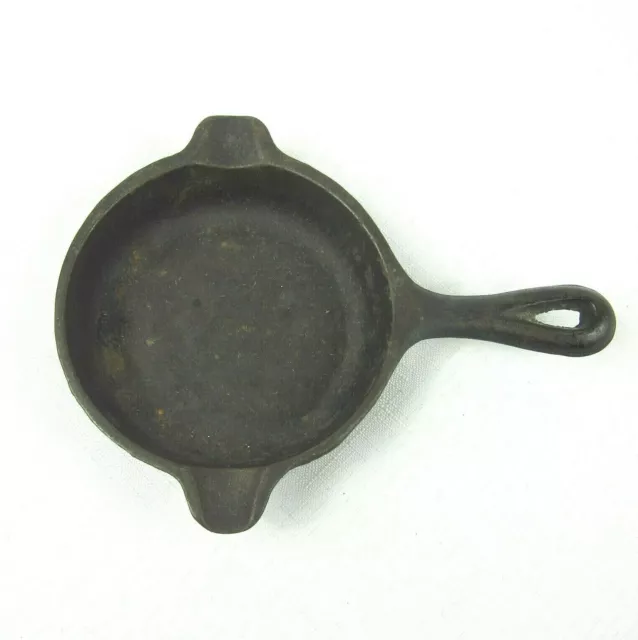 Vintage Wagner Ware Cast Iron Frying Pan 1050 A Miniature Ashtray Skillet USA