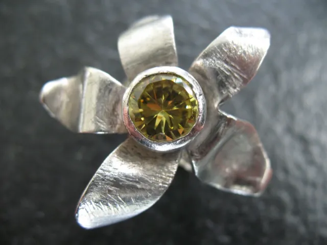 Ring Silber 925 Handarbeit Blüten Form groß und prächtig mit gelbem Stein