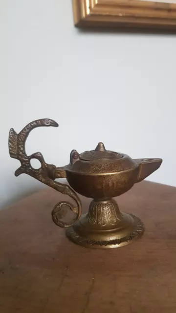Jolie lampe à huile ancienne en bronze