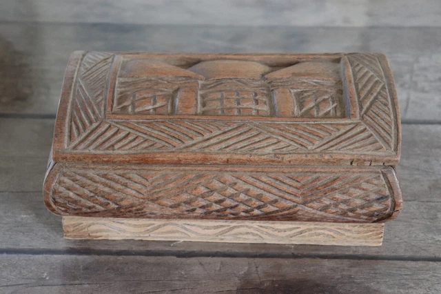 JOLIE ANCIENNE PETITE BOITE BOIS Marquée CAUTERETS Avec Une EDELWEISS Sculptee Imgx1200 332