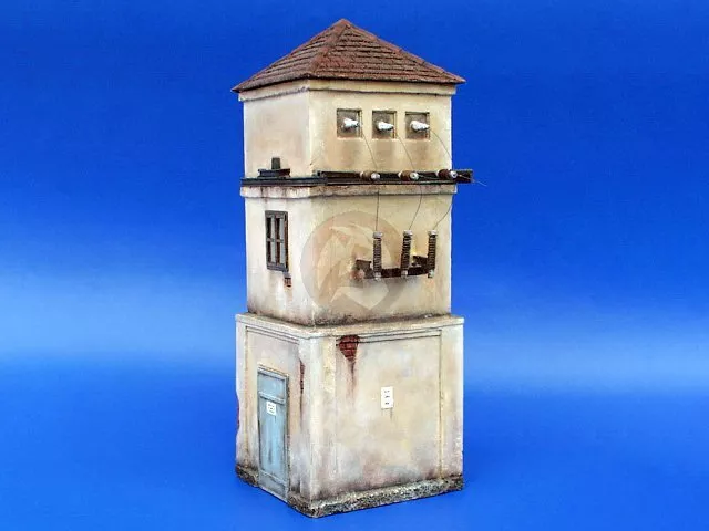 Plus Model 1/35 Three-story Village Transformer House to Reduce the Voltage 111
