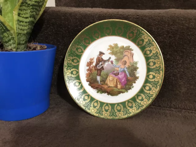 Green porcelain Décor plate with Fragonard serenading scene,  La Reine Limoges