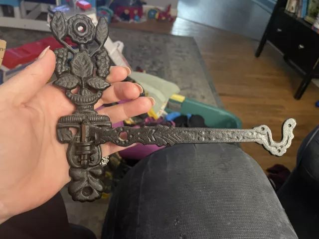 Cast Iron Swivel Arm Wall Bracket with Swinging Hook