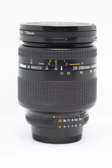 Objectif Super-ZOOM NIKON AF-D Nikkor 28-200mm f/3,5-5,6 + Filtre KENKO Skylight