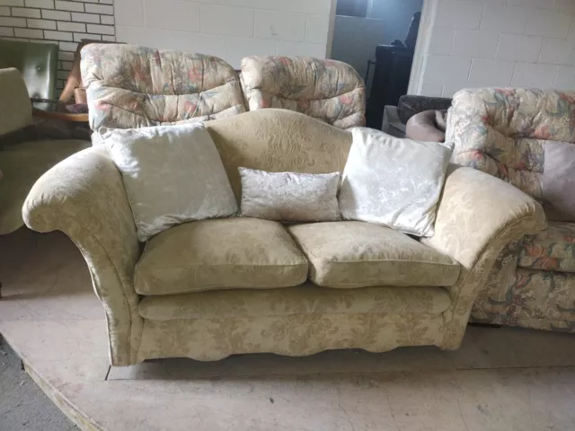 Lovely Georgian style Camel Back Sofa settee Deliv Poss