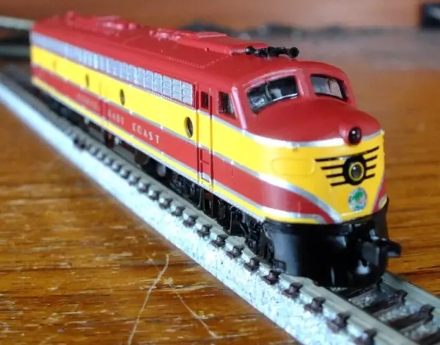 Life Like 7201 N gauge EMD E8 diesel loco in Florida East Coast livery