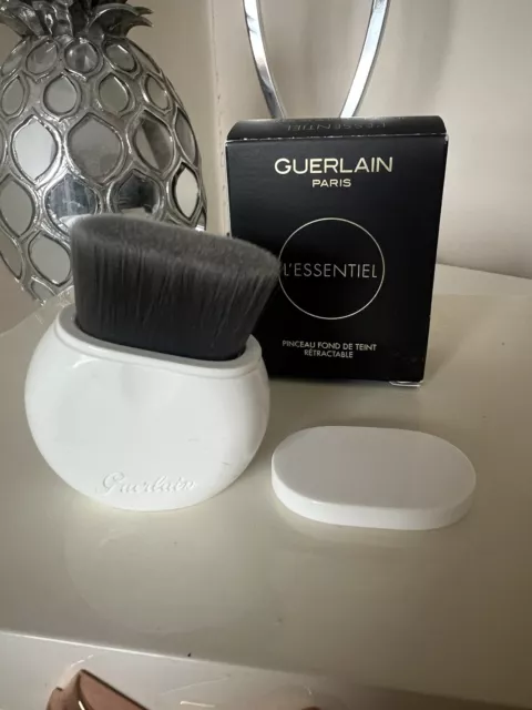 Guerlain Retractable Foundation Brush Lessentiel