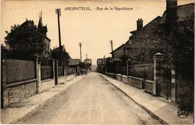 CPA ARGENTEUIL - Rue de la Republique (107766)