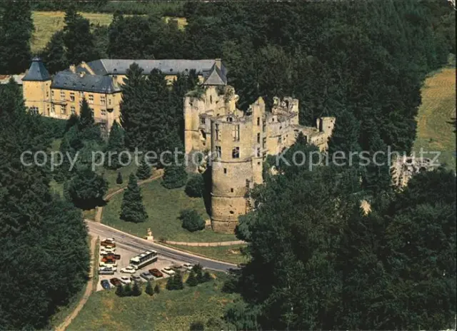 72417342 Beaufort_Befort_Luxembourg Chateau vue aerienne
