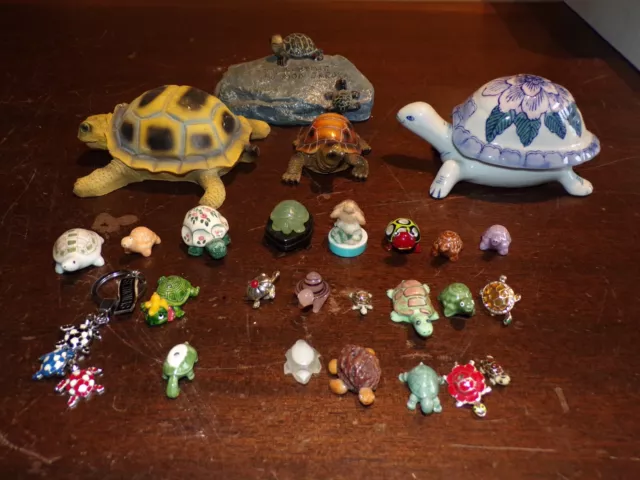 Lot de 26 tortues décoratives ( petites et grandes 2 broches et 1 pin's )