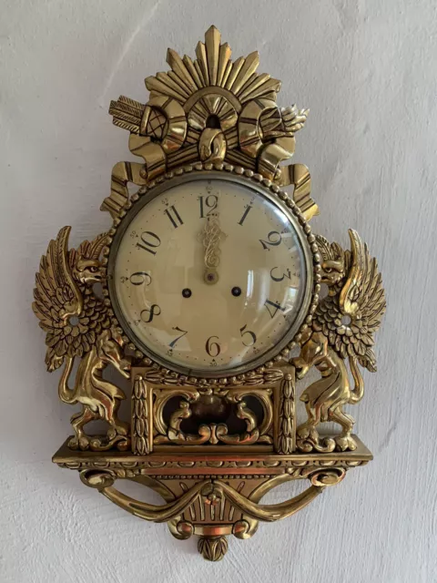 Cartell-Uhr Holz Geschnitzt Und Vergoldet Um 1900