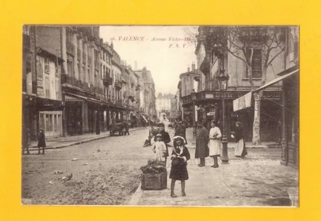 VALENCE (26) Commerces COIFFEUR & BAR animé / Avenue VICTOR HUGO en 1918