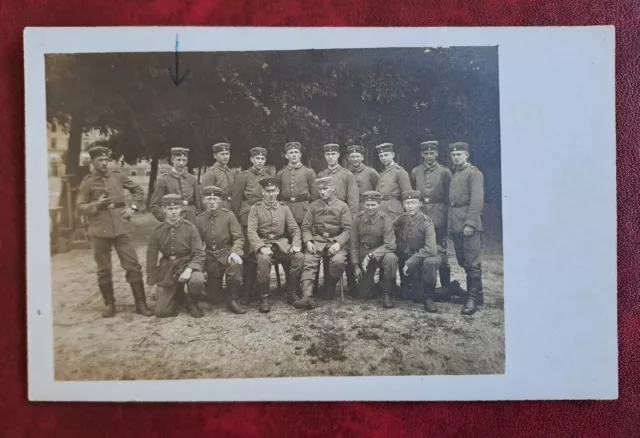 Gruppenfoto von Soldaten 1. WK mit Hinweis auf ein Infanterie Regiment