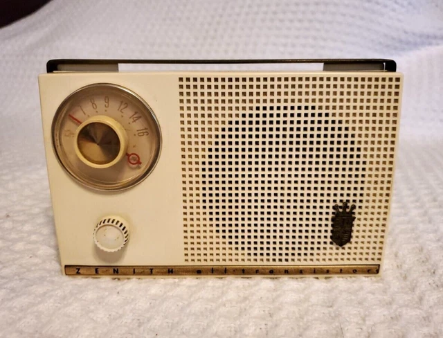 Scarce Vintage Zenith Royal 450 Transistor Radio Scarce Vintage Zenith Royal 450 Transistor Radio
