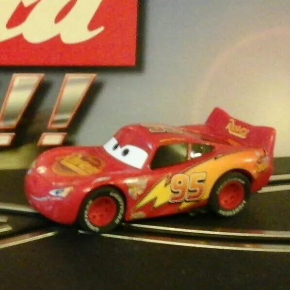 Carrera GO:    Lightning McQueen (61147)