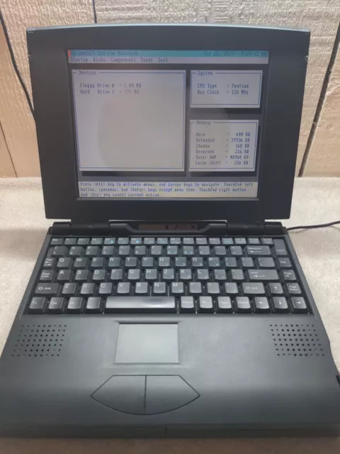 Sager Notebook Computer Model 86 Pentium 120MHZ