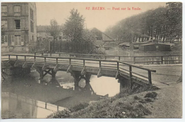 REIMS - Marne - CPA 51 - Vesle Canal Batellerie - le pont de bois bateau lavoir
