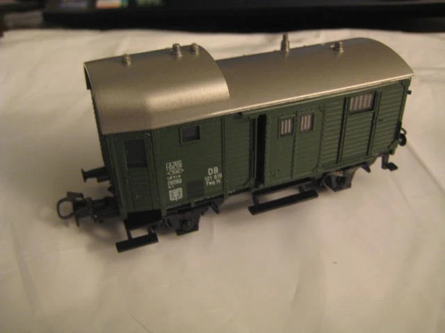 Patine d'un second wagon couvert Märklin - Le train de Manu