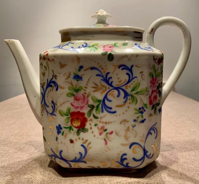 Grande cafetière ou théière en porcelaine Vieux Paris Décor de fleurs et dorures