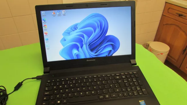 LENOVO B50-70 - WIN 11 PRO, 12GB RAM, 500GB HDD, i3-4030U, 15.6" laptop DVD -VGC