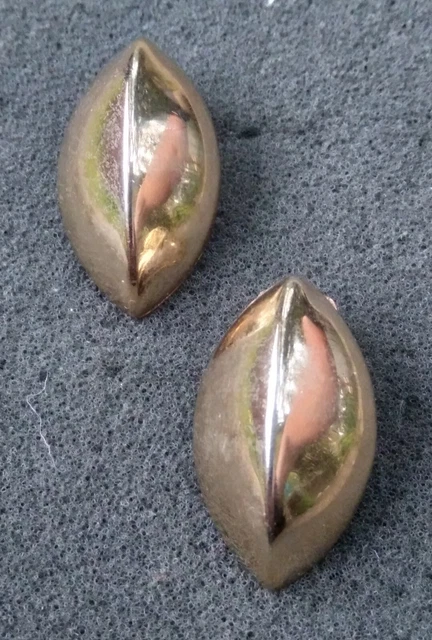 Beautiful Vintage Bergére Gold Tone Clip Earrings.