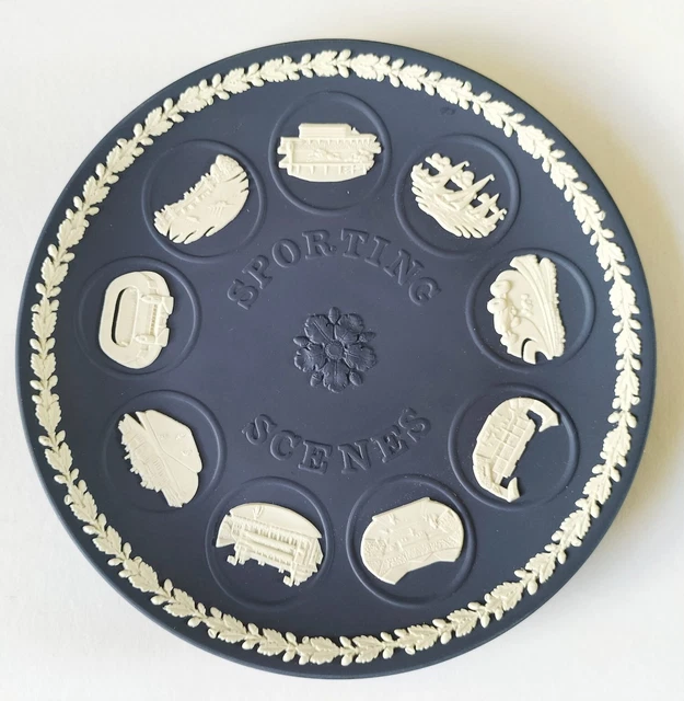 Wedgwood Jasperware Portland Blu Piastra Sporting Scene