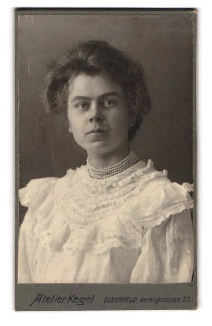 Fotografie Atelier Kegel, Elberfeld, Herzogstraße 32, Emma Otto im Spitzenkleid