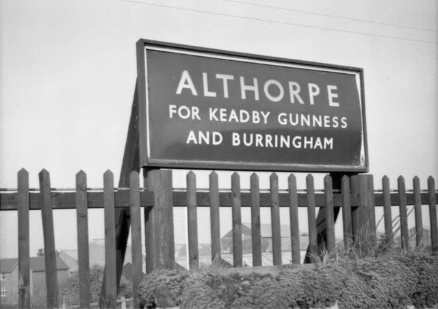 FOTO LNER ALTHORPE Bahnhof Informatives Bahnhofsschild Bei Althorpe