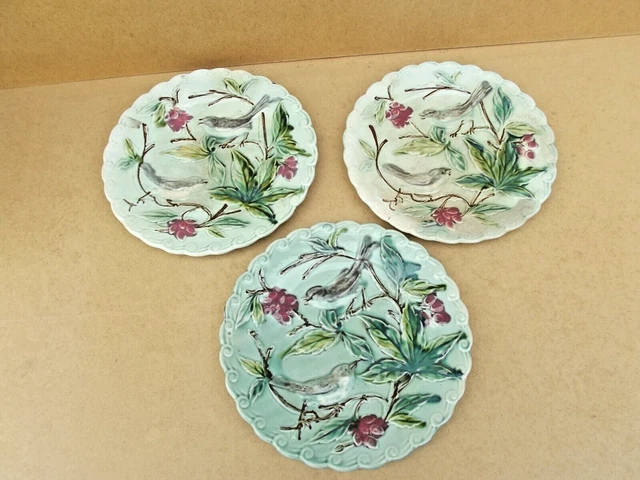 ancienne 3 assiettes Barbotine décor d'Oiseaux et Raisins Faïence Sarreguemines
