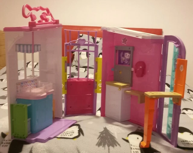 BARBIE VET CARE Centre Clinic Pet Fold away Carry Playset With Accessories 29.00 PicClick UK