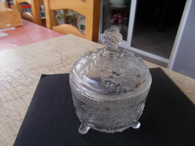 Ancien sucrier, en verre moulé, des année 50