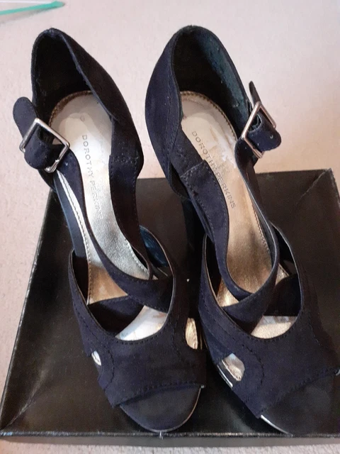 Trashed RUINED Worn Womens High Heels Size 6