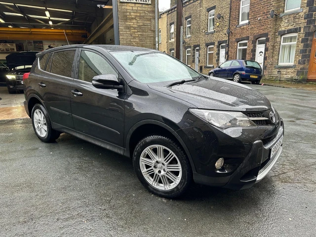 TOYOTA RAV4 ICON D-4D 2.2 150Bhp 2015 4Wd (65) Damaged Repairbale £ ...