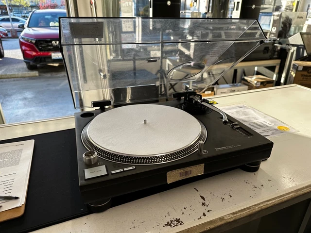 Technics SL-1210MK2 Direct Drive Turntable System USED nice