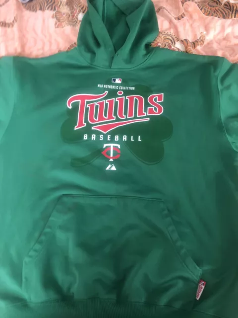 Very Rare MLB St Patricks Day @ Twins Hoodie size Large. 4a