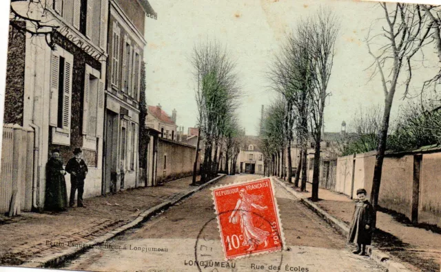 CPA Longjumeau (91 Essonne), animée, rue des écoles, années 1900