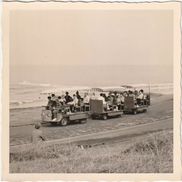 Vintage Foto Bimmelbahn am Strand Auto Oldtimer PKW Car