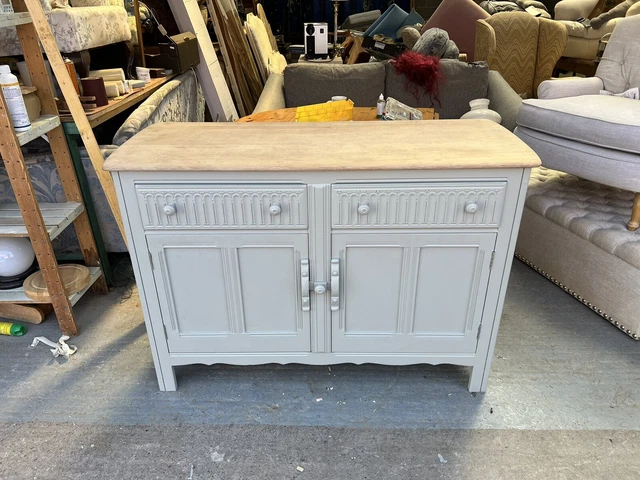 Credenza Ercol restaurata in muschio posteriore