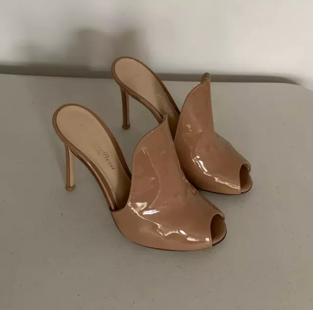 Gianvito rossi sales aramis mules
