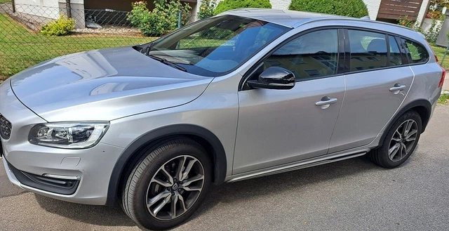 VOLVO V60 Cross Country