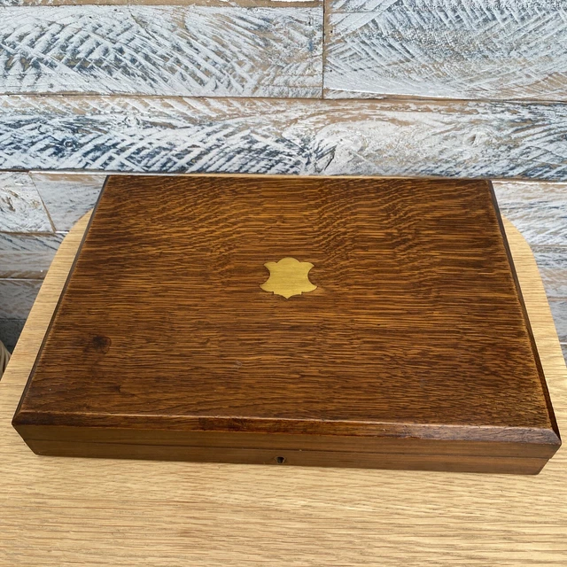 Caja de cantinas de cubiertos de madera vacía vintage con cartucho de latón y cerradura pero sin llave