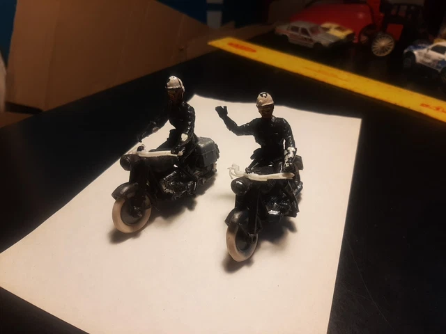 lot de 2  moto police -minialuxe ou autre