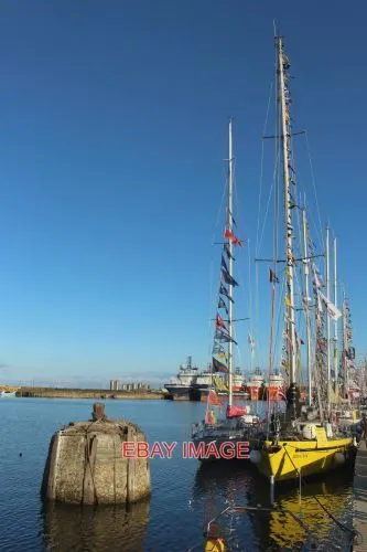 Photo  Tall Ships Hudson Dock Port Of Sunderland A Row Of Tall Ships Moored 2 Ab