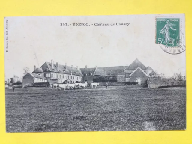 cpa Ecrite en 1910 Bourgogne VIGNOL (Nièvre) CHÂTEAU de CHASSY Ferme Vaches