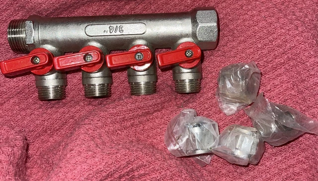4 Loop Plumbing Manifold w/ 3/4" Trunk & 1/2" PEX Ball Valves, Red Handle