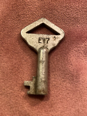 Vintage Skeleton Key, Triangle EW7 Silver Crafts Collectable, Vintage K7